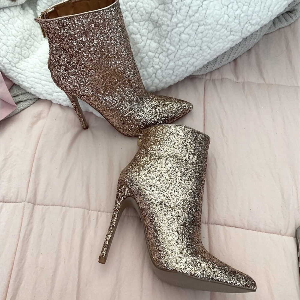 I am selling sparkly rose gold booties.